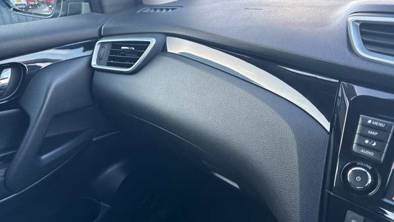 Nissan Qashqai 1.3 DiG-T Acenta Premium 5dr Petrol Hatchback